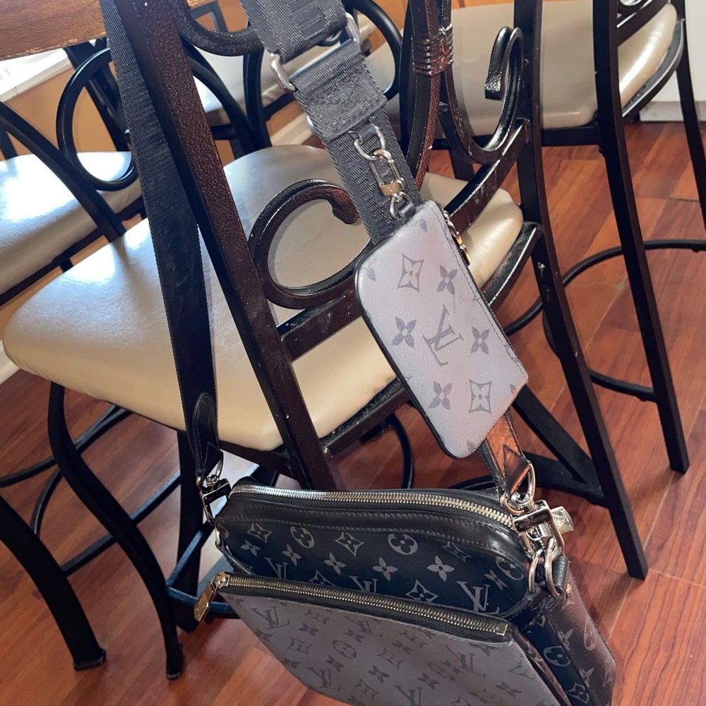 Trio Messenger Bag (black/grey) (used) (one minor scuff in picture)